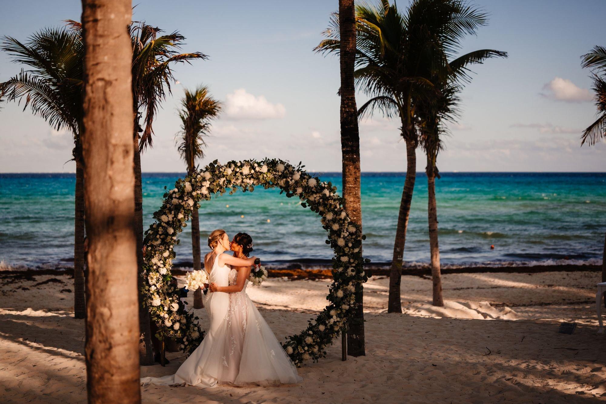 carousel-hero-element image-3